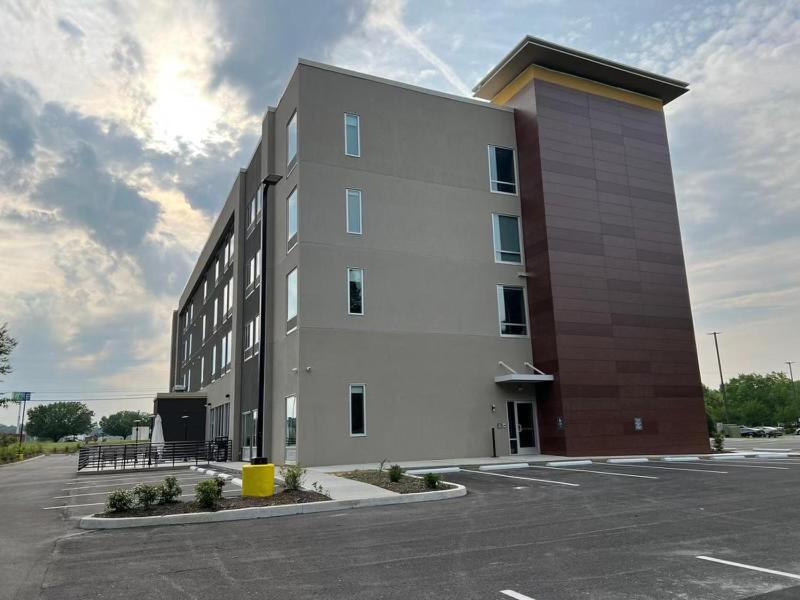 La Quinta Inn & Suites By Wyndham Manchester - Arnold Afb Eksteriør bilde