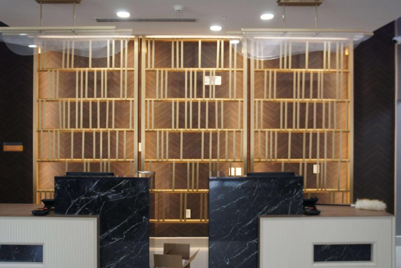 La Quinta Inn & Suites By Wyndham Manchester - Arnold Afb Eksteriør bilde