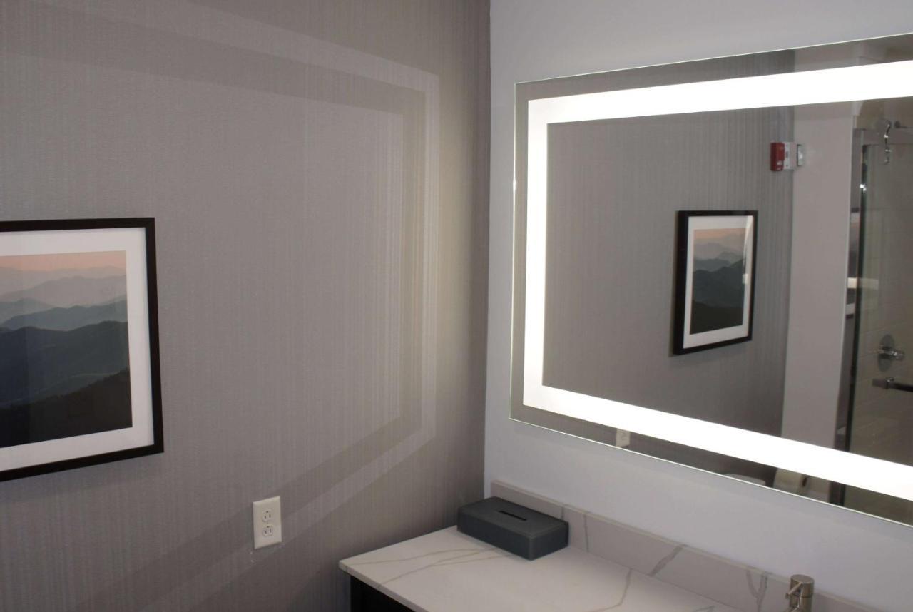 La Quinta Inn & Suites By Wyndham Manchester - Arnold Afb Eksteriør bilde