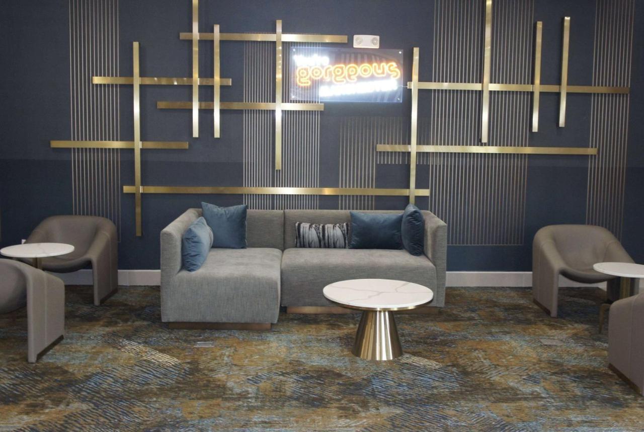 La Quinta Inn & Suites By Wyndham Manchester - Arnold Afb Eksteriør bilde