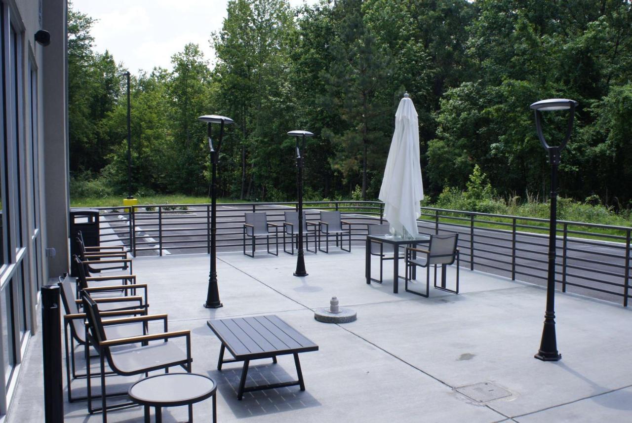La Quinta Inn & Suites By Wyndham Manchester - Arnold Afb Eksteriør bilde